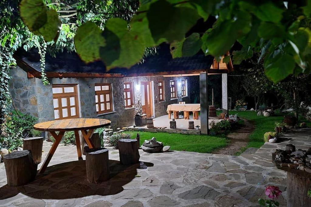 Bujtina Peshtan Guesthouse&Camping Tepelene Extérieur photo